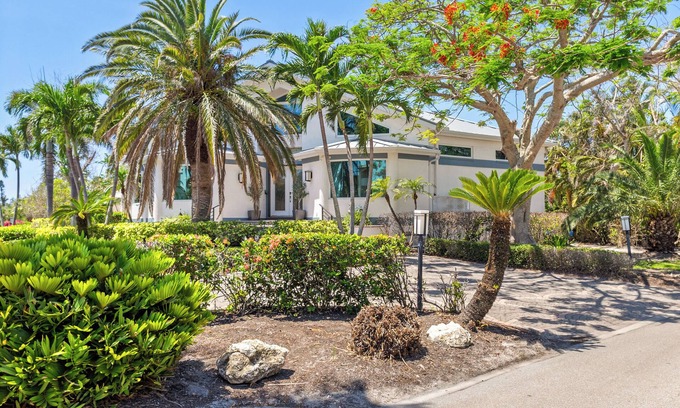 Whitney Beach House | Upscale Canal Home – Private Pool & Boat Dock: Hideaway Bay in LBK by RVA