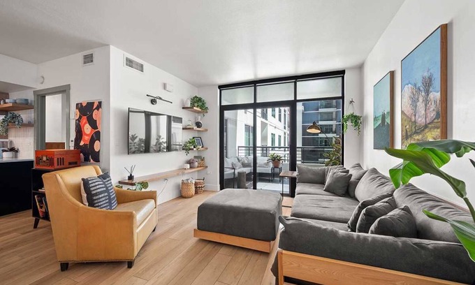 Downtown San Diego Condo | Upscale Condo in Little Italy