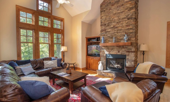 Foscoe Condo | Upscale Echota Condo with Forest Views