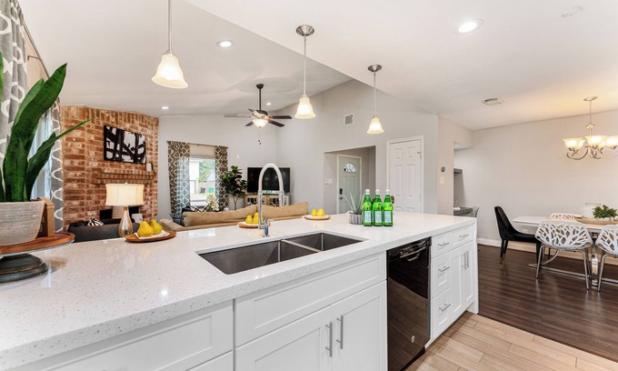 Barker House | Upscale Haven - Great Southwest Equestrian Center