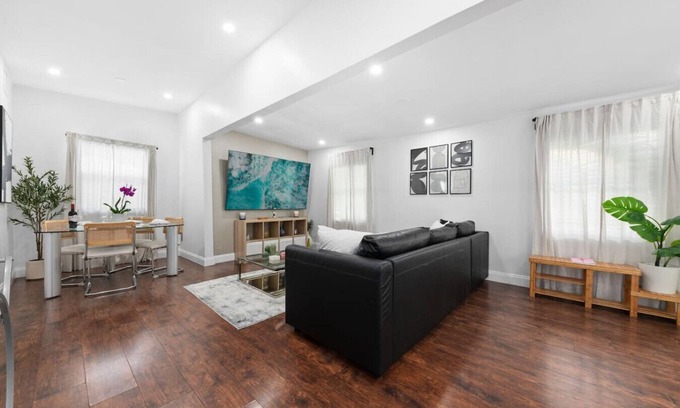 Palm Beach - West Palm Beach Apartment | Upscale Home - CityPlace & Convention Center