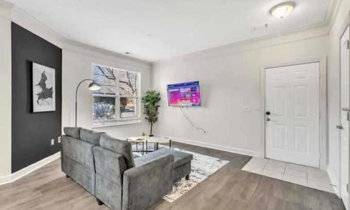 Southwest Raleigh Apartment | Upscale King 1BR Suite Mins to Downtown Raleigh!