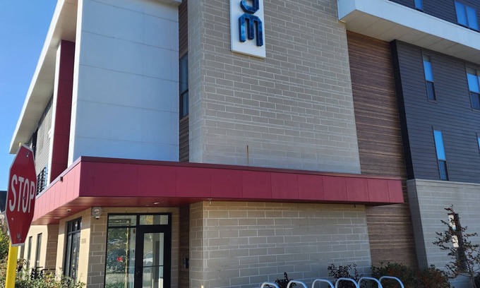 Madison Apartment | Upscale Modern appt near the Airport and Warner Park!