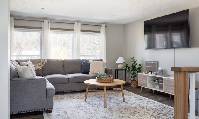 Traverse City House | Upscale Modern Oasis: Spacious & Chic with Hot Tub!