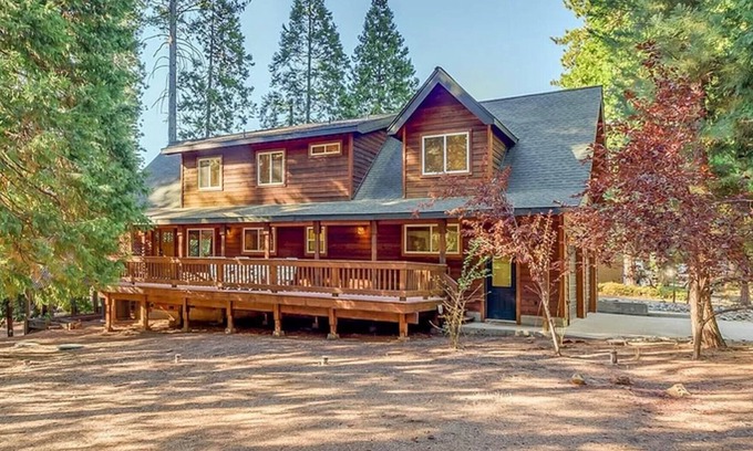 Arnold Cabin | Upscale Mountain Chalet in Blue Lake Springs, Free Wifi/Cable, Gas Fireplace