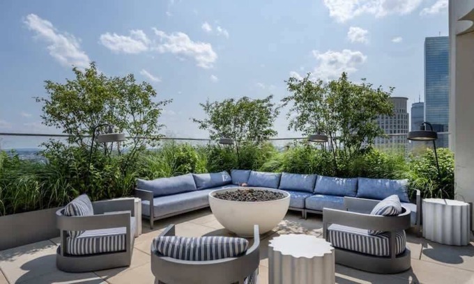 Downtown Boston Condo | Upscale Penthouse w Gym & Parking near MGH & TUFTS