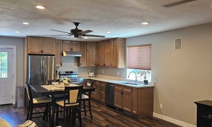 Centerville Apartment | Upstairs 3-bedroom mother inlaw apartment in wonderful Centerville with AC