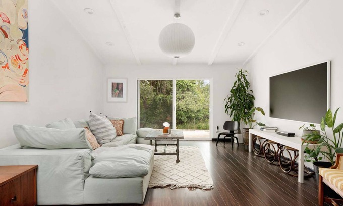 East Congress House | Upstay: Stunning Family Home—Garden & Fireplace