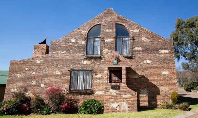 Dullstroom House | Upstream