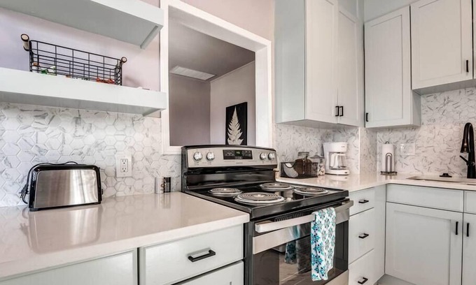 Central Oklahoma City House | Uptown OKC 5 BR w/spa!