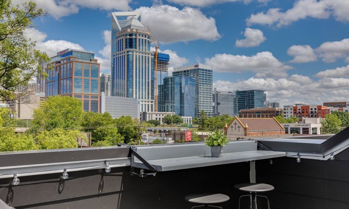 Charlotte House | Uptown Rooftop, WALK to Bank of America Stadium!