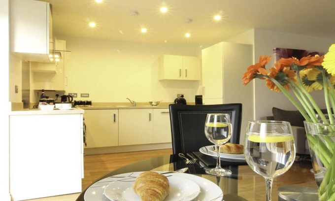 Walsall Apartment | Ur City Pad - The Cambridge Whole 2 Bedroom Apartment