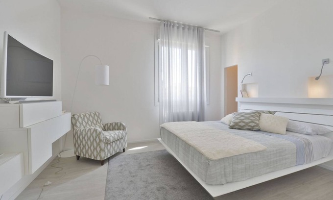 San Donato Apartment | UR-NEST Vestri Golden Suite