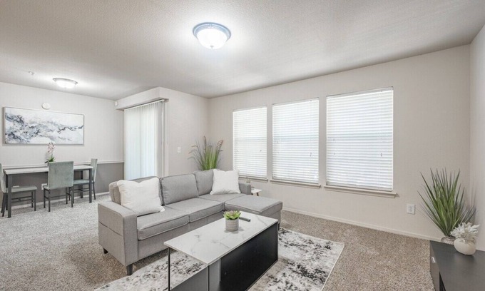 Amarillo Apartment | Urban 1B1B Fast Wi-Fi, Pool, Gym