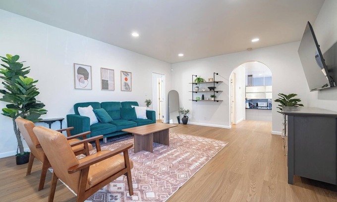 Davis Tract House | Urban 3BR 7-mins to Oakland Airport