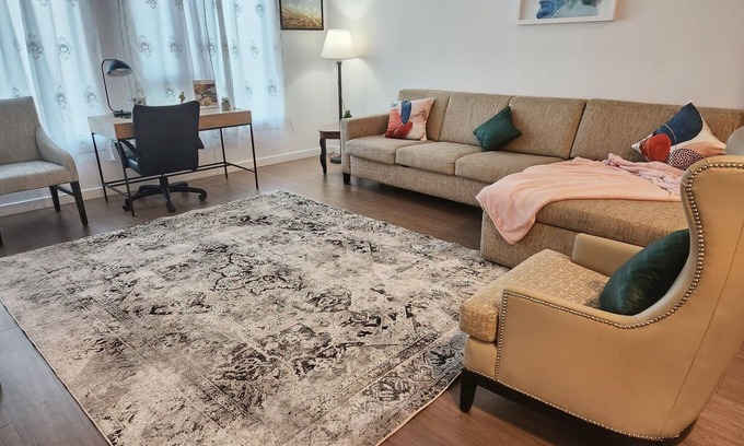 Little Tokyo Hotel | Urban Escape Stylish 1BR Retreat in fabulous Los Angeles