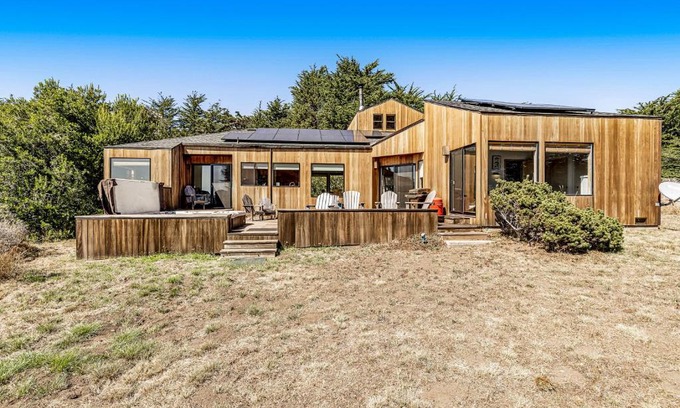 Sea Ranch House | Urban Escape
