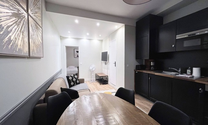 Quartier du Faubourg-Montmartre Apartment | Urban Flat 07 - Charming 1BDR Flat near Grands Boulevards