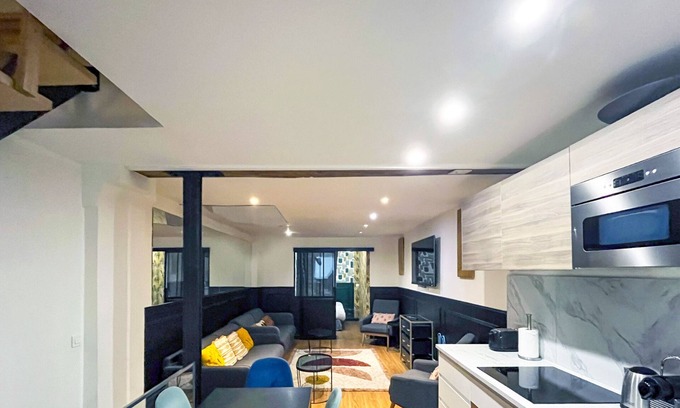 Quartier du Mail Apartment | Urban Flat 31 - Charming Triplex in Paris