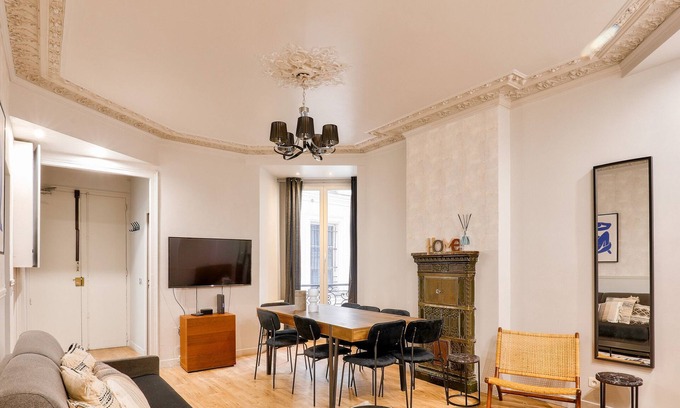 Strasbourg -Saint-Denis Apartment | Urban Flat 57 - Luxury 4BDR Parisian Flat in Paris