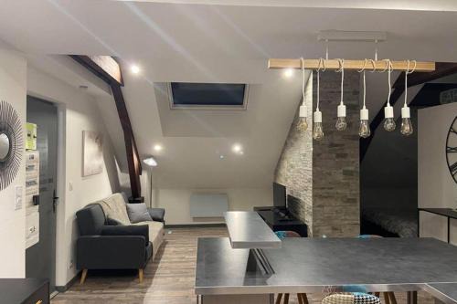 Vesoul Apartment | Urban Loft