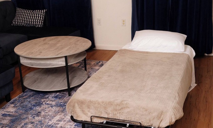 Newark Apartment | Urban Oasis King size Bd/2 Queen Bds Sleeps 7 -NYC/EWR/Pru/NJPAC/AmDreamMall/