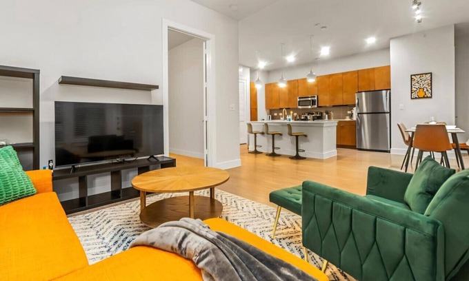King William Apartment | Urban Oasis: Luxe Apt City & River Views+Pool+Gym!