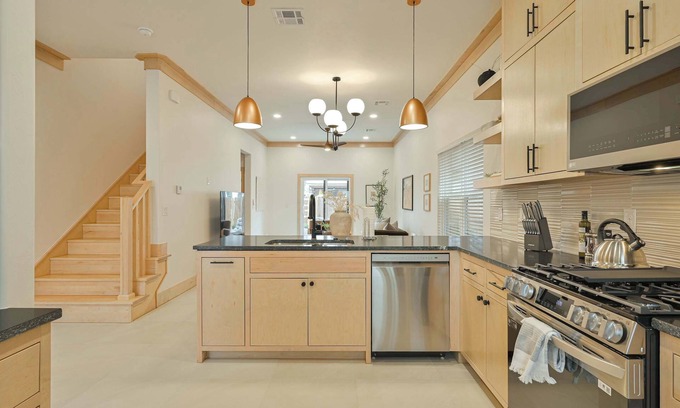 Central Oklahoma City House | Urban Plaza Luxe 1-Family- Steps away from Plaza District