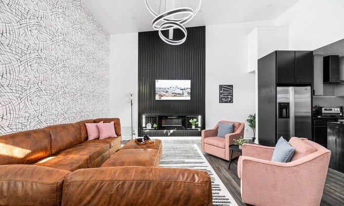Indianapolis House | Urban Retreat | Downtown Indy + Garage Parking!