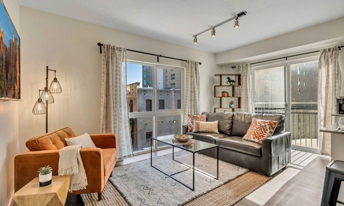 Rio Grande Apartment | Urban Retreat – Prime Location, Resort Amenities, Free Parking!