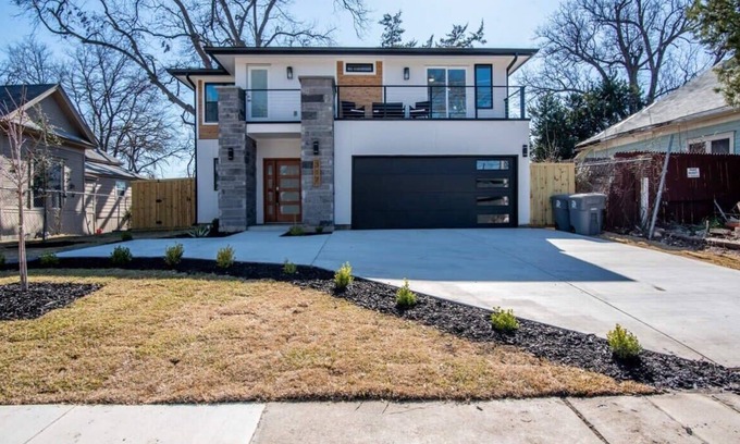 Old East Dallas House | Urban Retreat with Pool near Downtown Dallas
