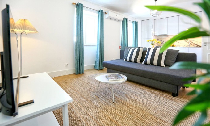 Pena Apartment | Urban Vista in Lisbon - by Misha's Place (5D)