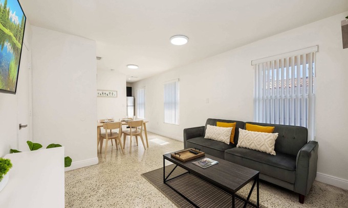 The Roads Apartment | URBAN4-3 | spacious getaway near Brickell