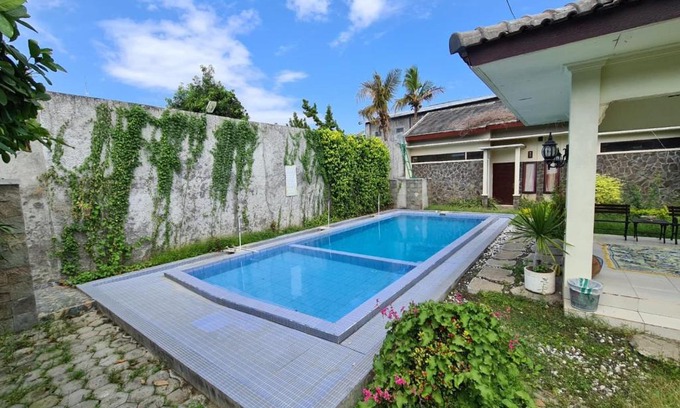 Banyuwangi Hotel | Urbanview Hotel Kumala Banyuwangi by RedDoorz