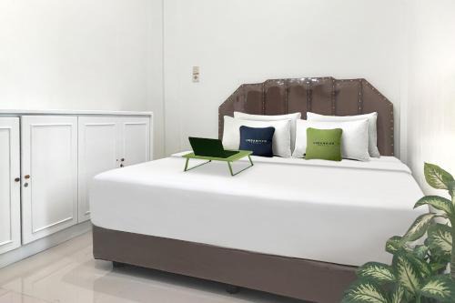 Jambi Hotel | Urbanview Hotel Syariah near Polda Jambi