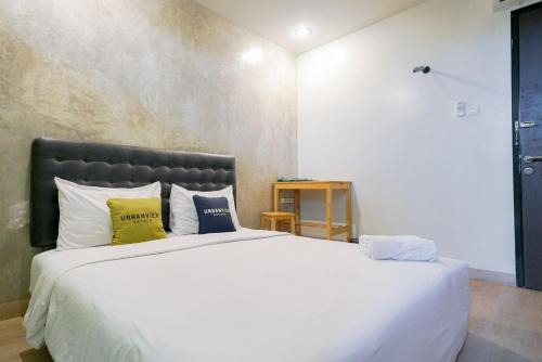 South Tangerang Hotel | Urbanview Hotel Syariah De Umbrella Ciputat