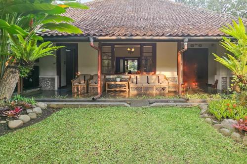 Bandung Hotel | Urbanview Rumah Ebo Dago Bandung