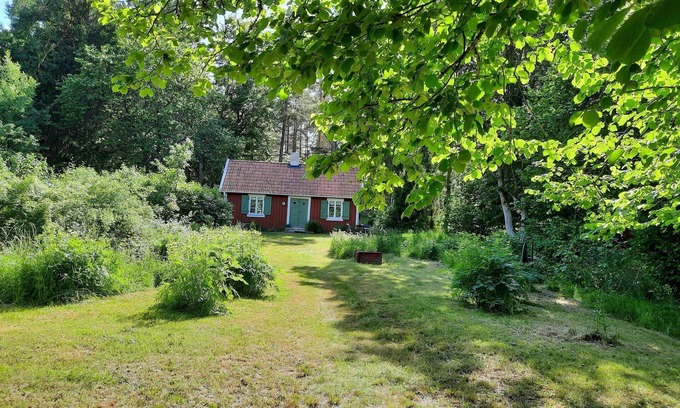 Germundslycke House | Ursprüngliches Kleines Haus, Alleinlage am Wald, Haustier Erlaubt, nah zum Meer
