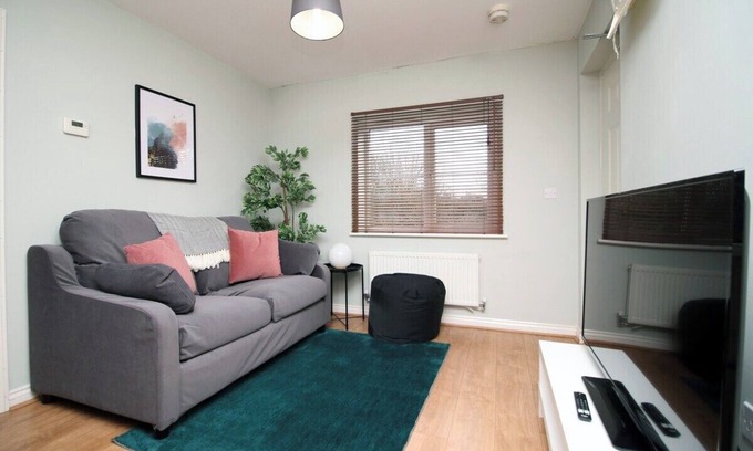 Newport Apartment | Usk Way by Tŷ SA