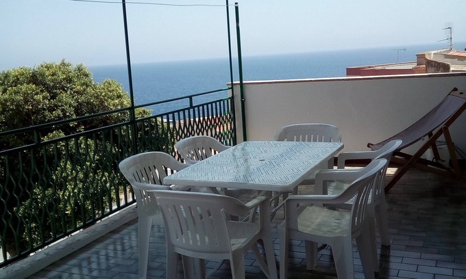 Ustica Apartment | USTICA- Panoramic apartment in the center