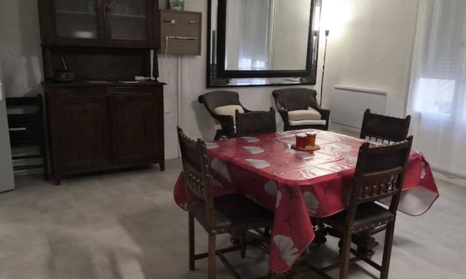 Secteur 2 Apartment | USU15 Workshop