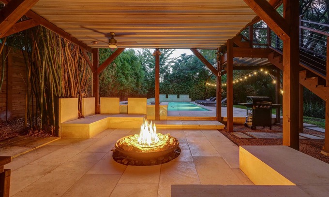 Austin House | UT Football Fave - Fire Pit, Hot Tub, Pool, + More