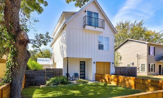 Chestnut House | UT Football Fave - Minutes to Stadium, Airport, DT