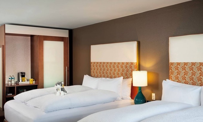 University District Hotel | UW Campus Close, Two Queen w/Tub, Staypineapple, Cycle the City