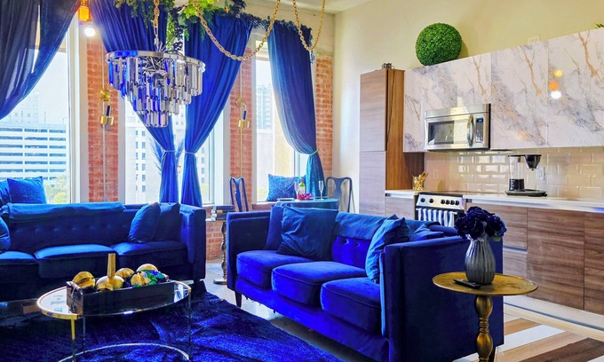 Downtown Dallas Apartment | V.A Suites - 1b 1b exclusive designer suite. A+ Amenities. Free parking.