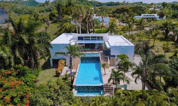 La Mulata Villa | V03 Dolce Vita · High-ceilinged Villa w/3-level pool & jet tub