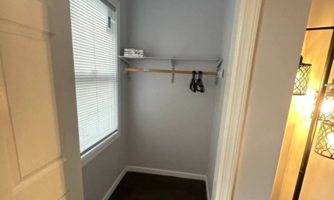 McGinley Square House | V5 please contact us before booking This is private room, not entire place