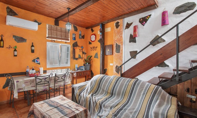 Las Palmas de Gran Canaria Apartment | Vacation 'Valerón Relax' with Wi-Fi and Air Conditioning