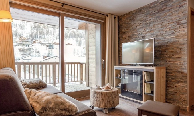 Les Boisses Condo | Vacances de Ski Près des Pistes | Appartement Chaleureux + Cheminée