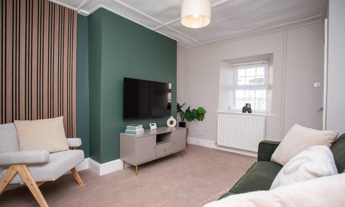 Haltwhistle House | Vacant Nests Castle Hill Wi-fi Village